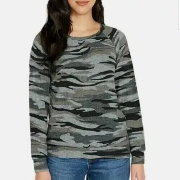 Buffalo Woman Crewneck Long Sleeve Ultrasoft (Grey Camo 2X) - Picture 1 of 2